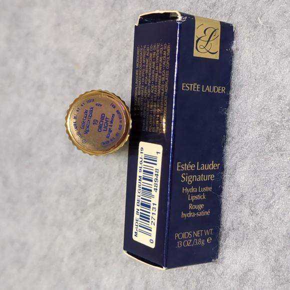 Estée Lauder Sig 19 Orchid Light Lipstick - Picture 4 of 9